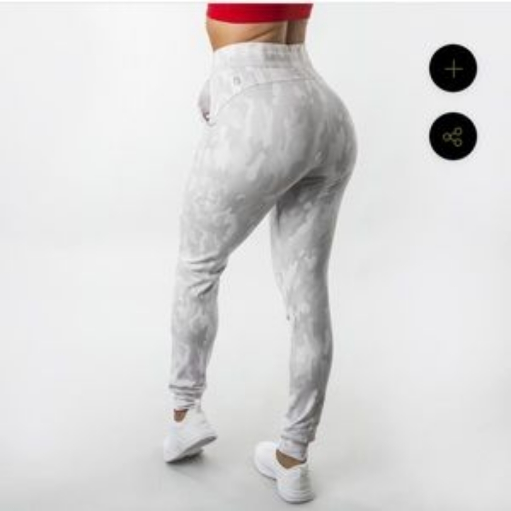 Buffybunny Jasmine Joggers- snow camo sz small